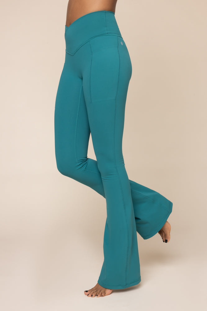 Crisscross Hourglass® Flared Leggings with Pockets - Emerald